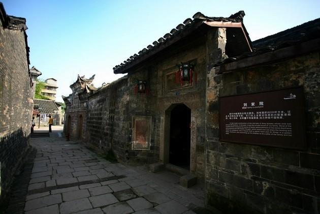 “一站式”购齐 把年味带回家